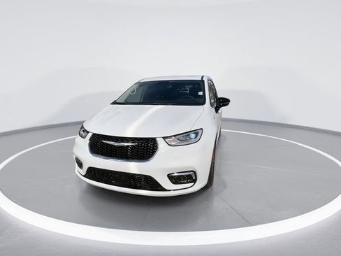 New 2024 Chrysler Pacifica Select image 3