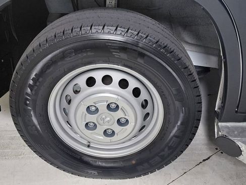 Used 2025 RAM ProMaster 2500 w/ U-Haul Equipment Group FWD image 9