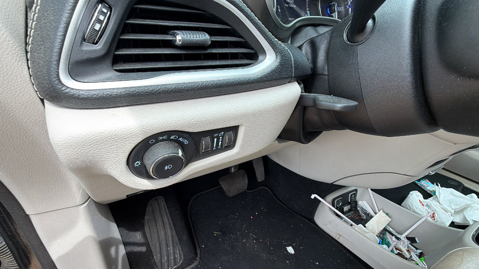 Used 2021 Chrysler Pacifica Touring-L FWD image 20