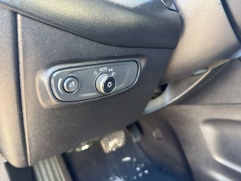 Used 2018 Chevrolet Equinox LT image 14