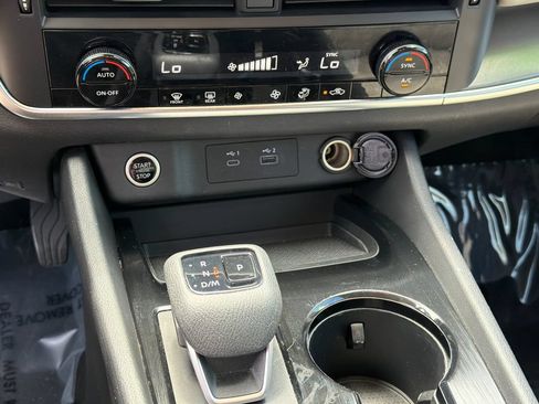 Used 2023 Nissan Rogue SV FWD image 28