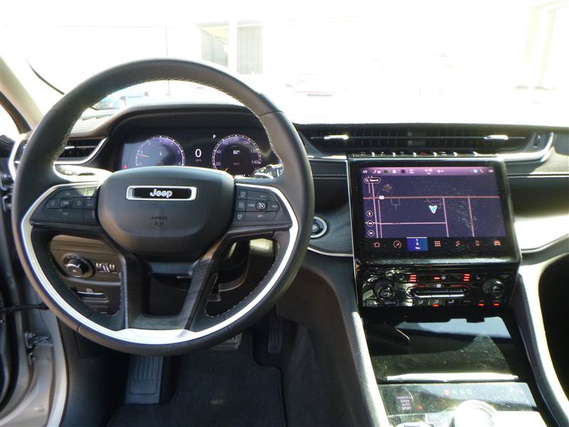 Used 2023 Jeep Grand Cherokee Limited AWD/4WD image 10