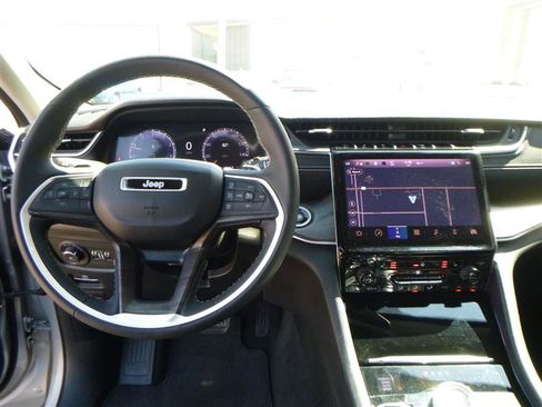 Used 2023 Jeep Grand Cherokee Limited image 10