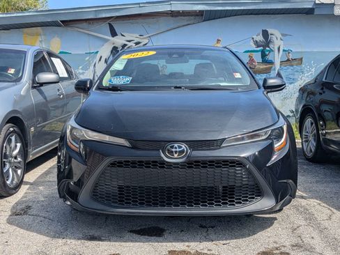 Used 2022 Toyota Corolla LE FWD image 3