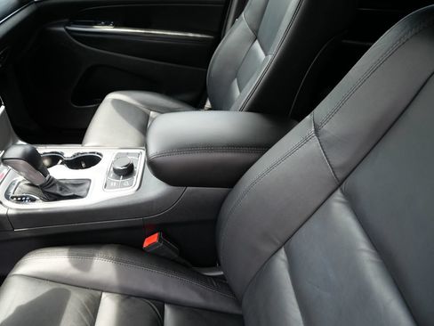 Used 2020 Jeep Grand Cherokee Limited AWD/4WD image 14
