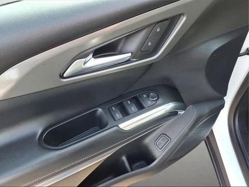 Used 2024 Chevrolet Traverse LT image 17