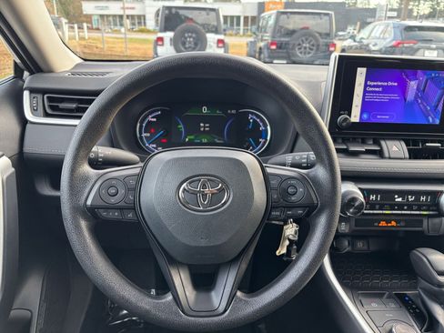 Used 2025 Toyota RAV4 LE image 28