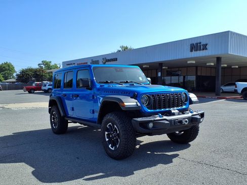 Used 2024 Jeep Wrangler Unlimited Rubicon 4xe w/ Capability Package AWD/4WD image 19