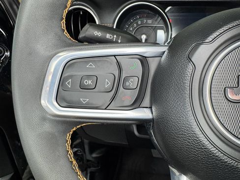 Used 2023 Jeep Wrangler Unlimited Sahara AWD/4WD image 17