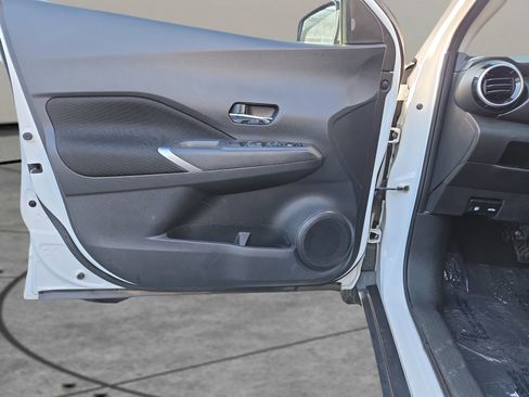 Used 2023 Nissan Kicks SV image 11