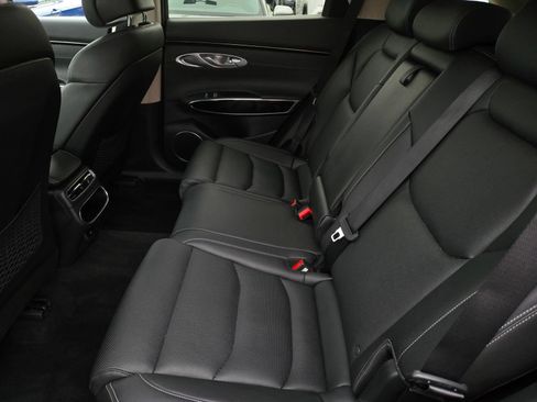 Used 2025 Genesis GV70 2.5T AWD/4WD image 11