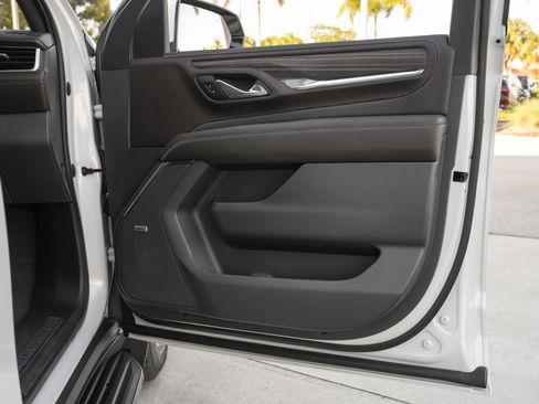 Used 2023 GMC Yukon Denali AWD/4WD image 38