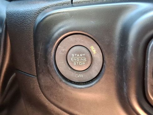 Used 2023 Jeep Wrangler Unlimited Sahara w/ Cold Weather Group AWD/4WD image 25