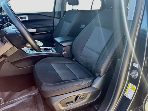 Used 2024 Ford Explorer XLT AWD/4WD image 19