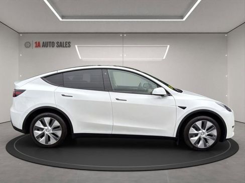 Used 2023 Tesla Model Y AWD image 6