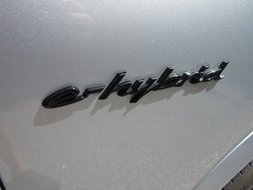 Certified 2025 Porsche Cayenne E-Hybrid AWD/4WD image 22