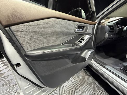 Used 2023 Nissan Rogue SV image 13