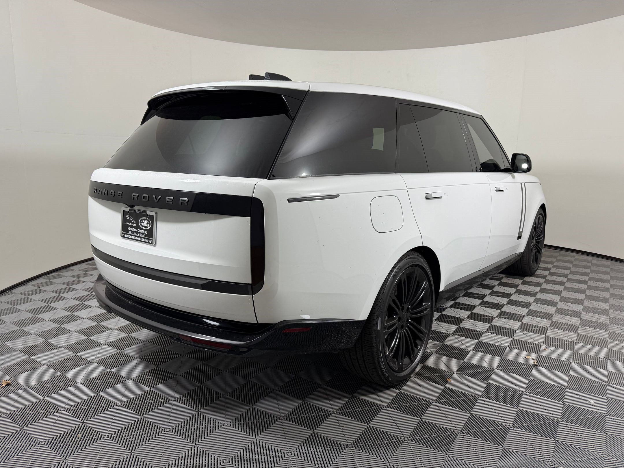 New 2026 Land Rover Range Rover Long Wheelbase SE AWD/4WD image 9