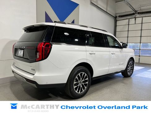 Used 2025 Ford Expedition Platinum AWD/4WD image 5