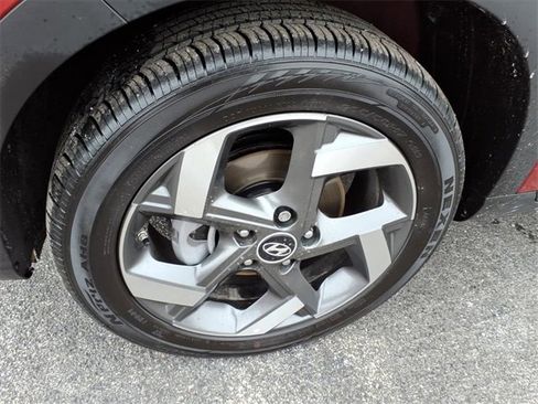 Used 2025 Hyundai Venue SEL image 9