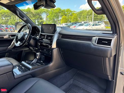 Used 2023 Lexus GX 460 Premium w/ Accessory Package AWD/4WD image 9