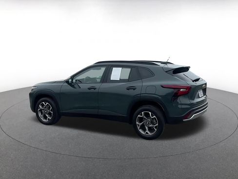 Used 2025 Chevrolet Trax LT image 10