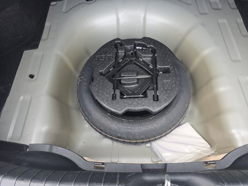 Used 2023 Hyundai Elantra SEL image 35