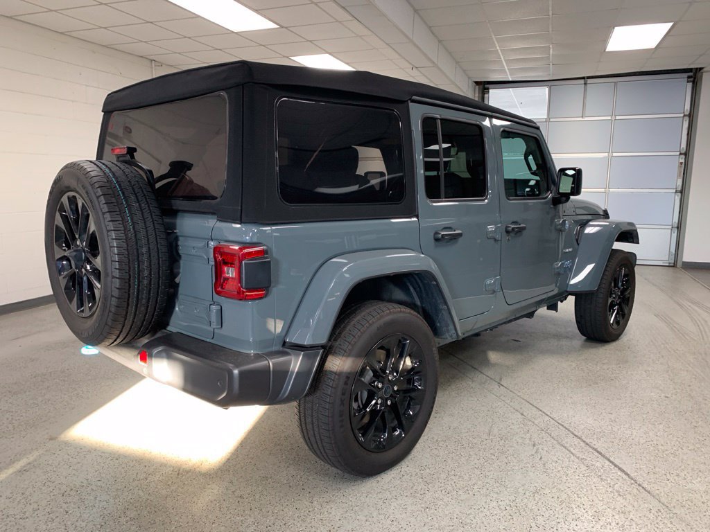 Used 2024 Jeep Wrangler Unlimited Sahara w/ Technology Group AWD/4WD image 6