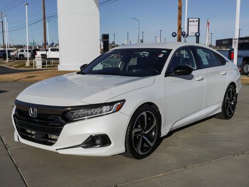 Used 2022 Honda Accord Sport image 4
