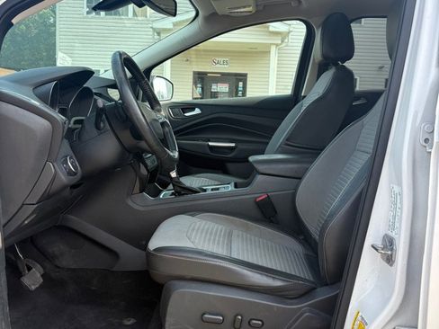 Used 2017 Ford Escape Titanium FWD image 9