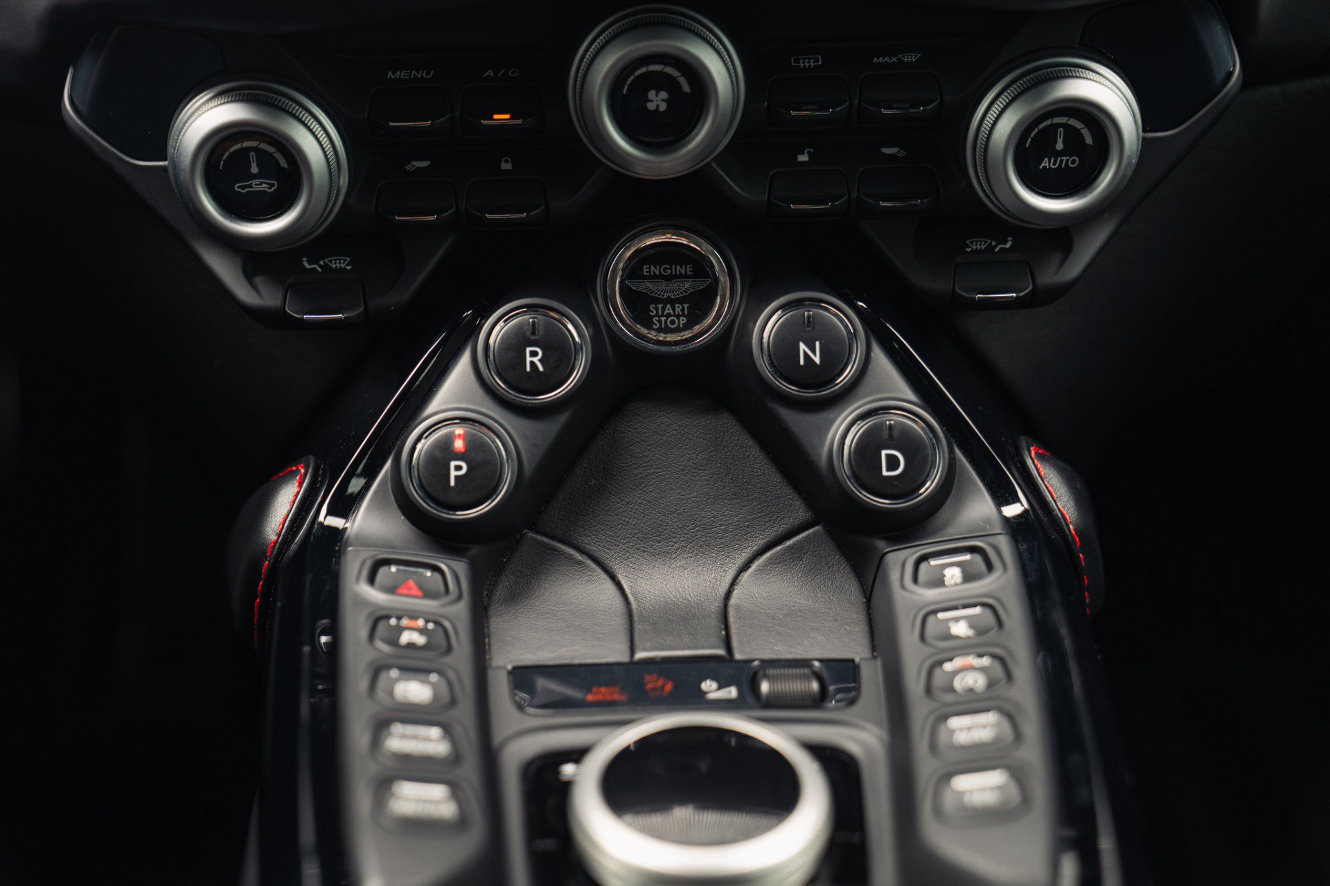 Used 2019 Aston Martin V8 Vantage Coupe RWD image 32
