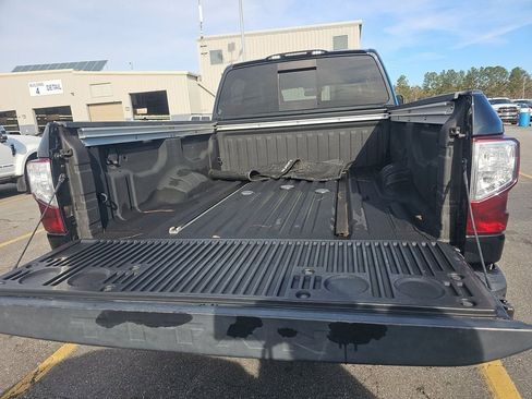 Used 2019 Nissan Titan SL w/ Midnight Edition image 7