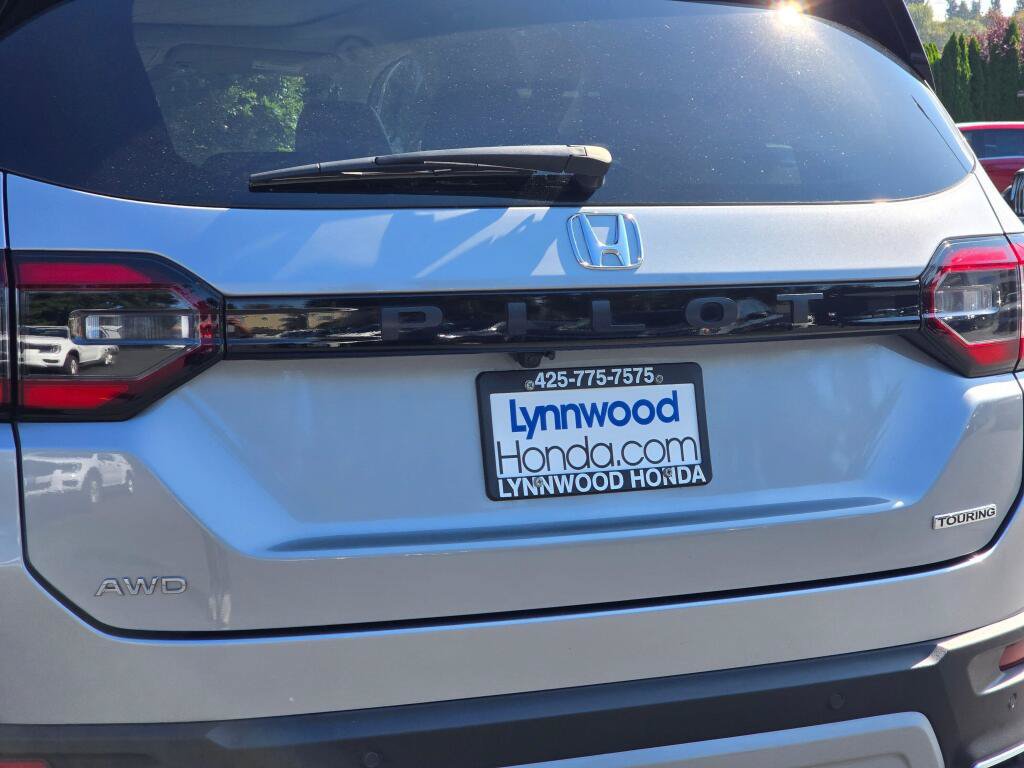 Certified 2025 Honda Pilot Touring image 13