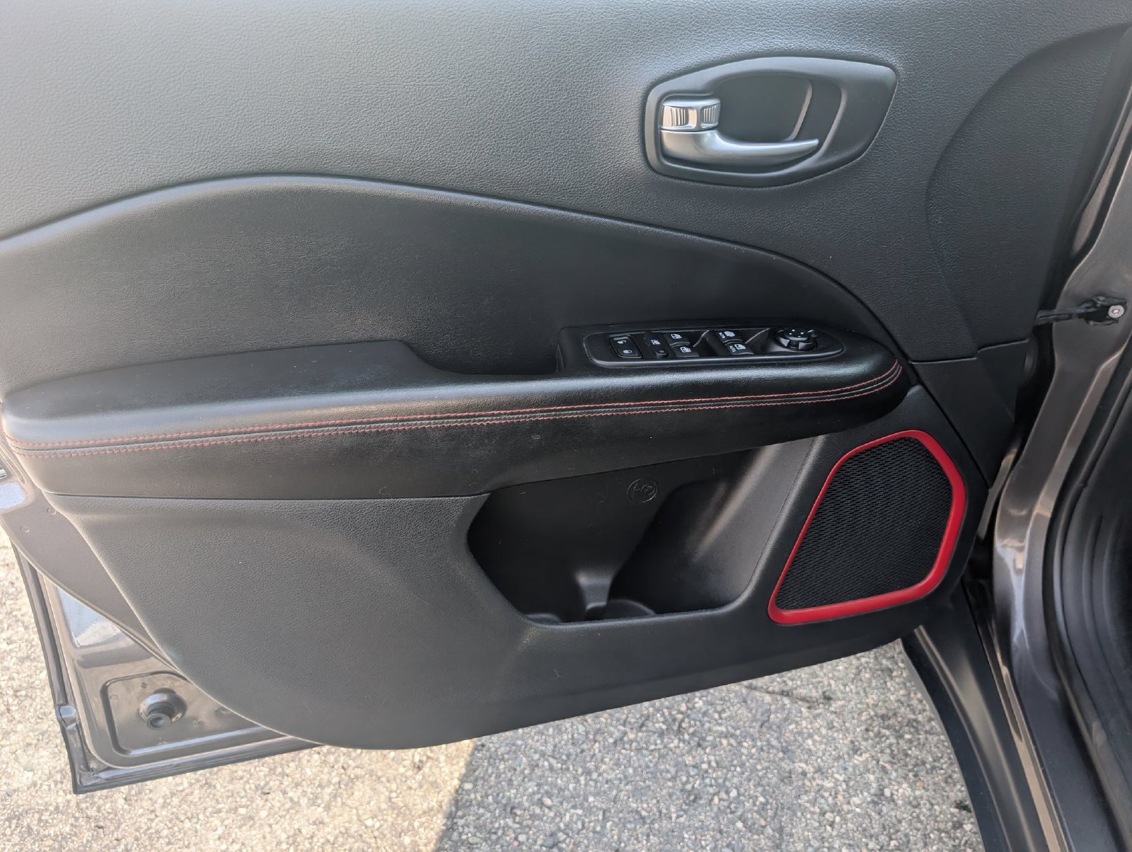 Used 2021 Jeep Compass Trailhawk AWD/4WD image 10