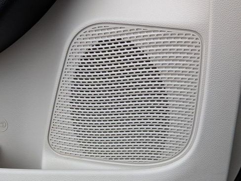 Certified 2023 Chrysler Pacifica Touring-L image 16