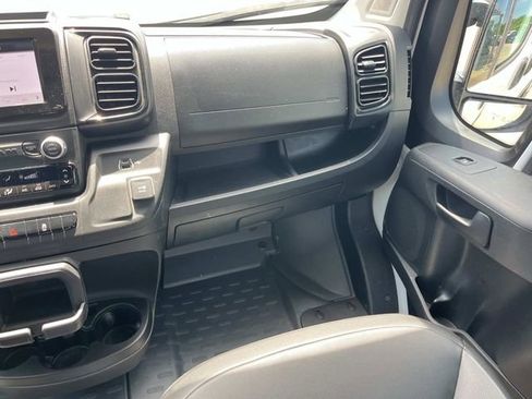 Used 2024 RAM ProMaster 2500 w/ Convenience Group FWD image 17