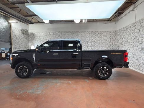 Used 2023 Ford F350 Platinum w/ Tremor Off-Road Package AWD/4WD image 4