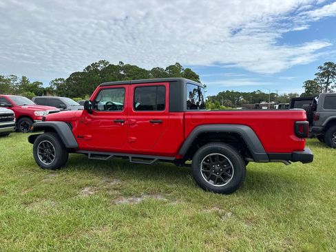 Used 2023 Jeep Gladiator Sport AWD/4WD image 5