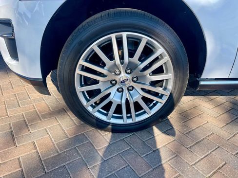 Used 2024 Ford Expedition Limited image 10