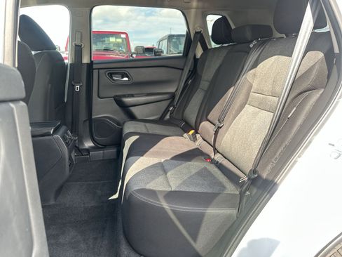 Used 2024 Nissan Rogue SV FWD image 25