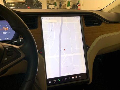 Used 2018 Tesla Model X 75D image 6