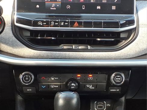 Used 2024 Jeep Compass Latitude AWD/4WD image 24