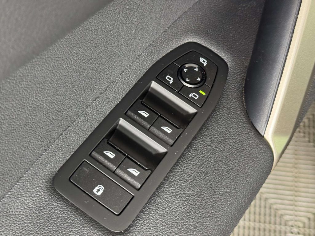 Used 2023 BMW iX xDrive50 AWD/4WD image 18