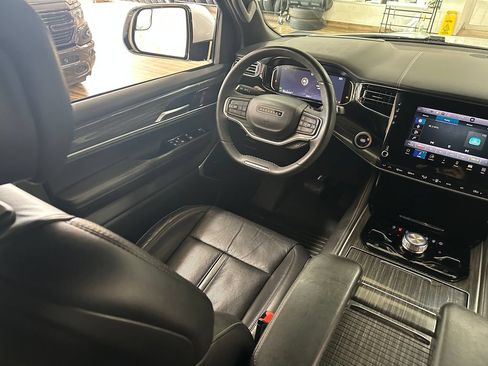 Used 2022 Jeep Wagoneer Series III w/ Flexible Seating Group AWD/4WD image 15