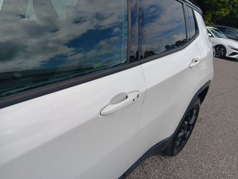 Used 2022 Jeep Compass Latitude image 2