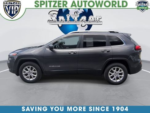 Used 2016 Jeep Cherokee Latitude w/ Cold Weather Group AWD/4WD image 6