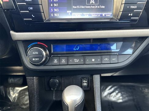 Used 2016 Toyota Corolla LE image 28