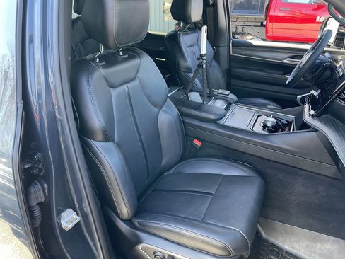 Used 2024 Jeep Wagoneer Series II w/ Flexible Seating Group image 41