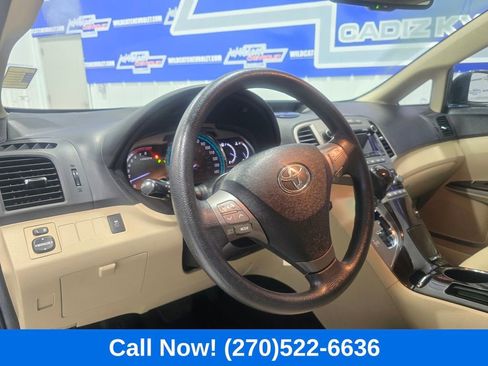 Used 2011 Toyota Venza Base image 17
