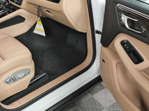 Certified 2026 Porsche Macan Turbo AWD/4WD image 25